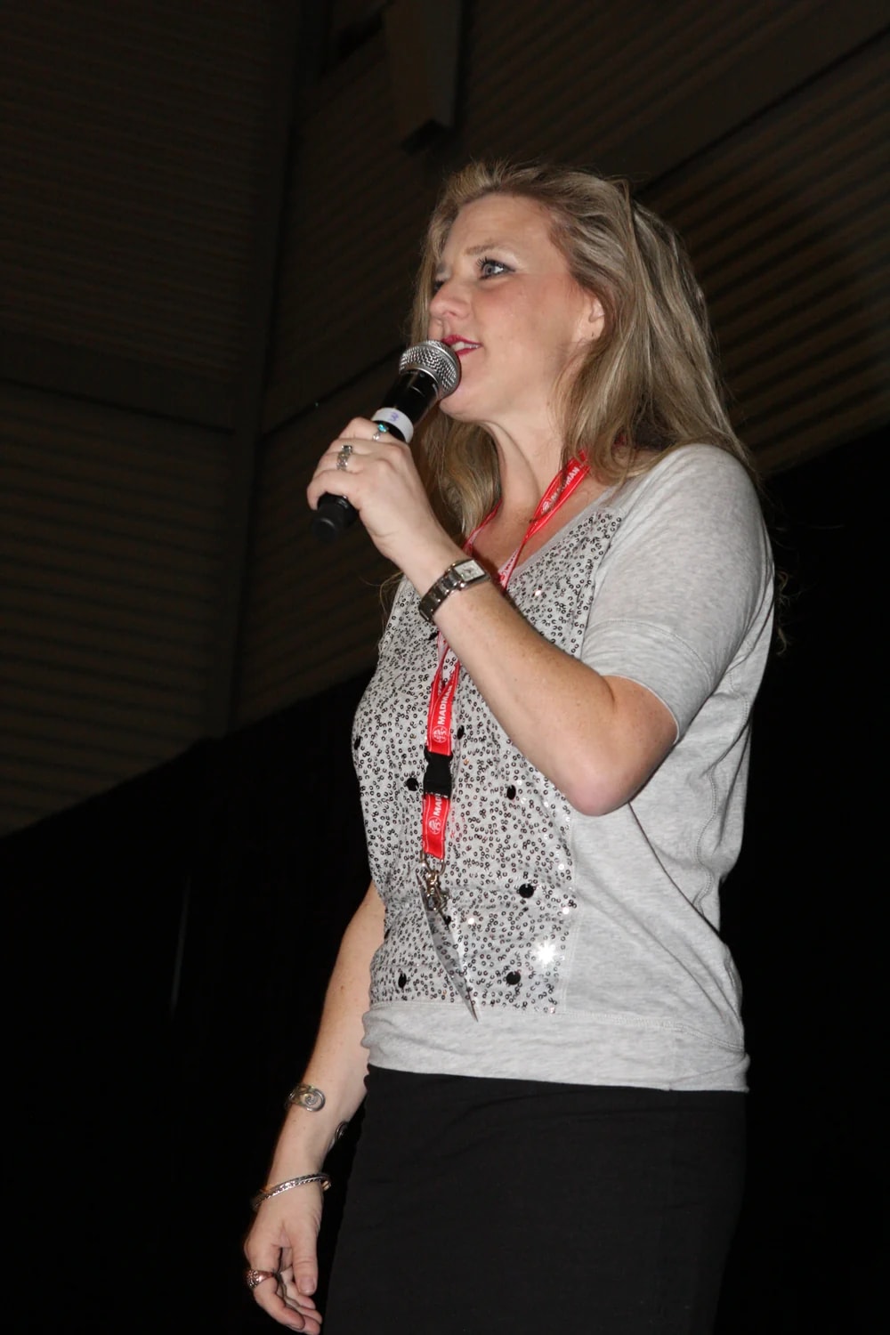 Stephanie Nadolny, voz em inglês de Goku criança e Gohan criança